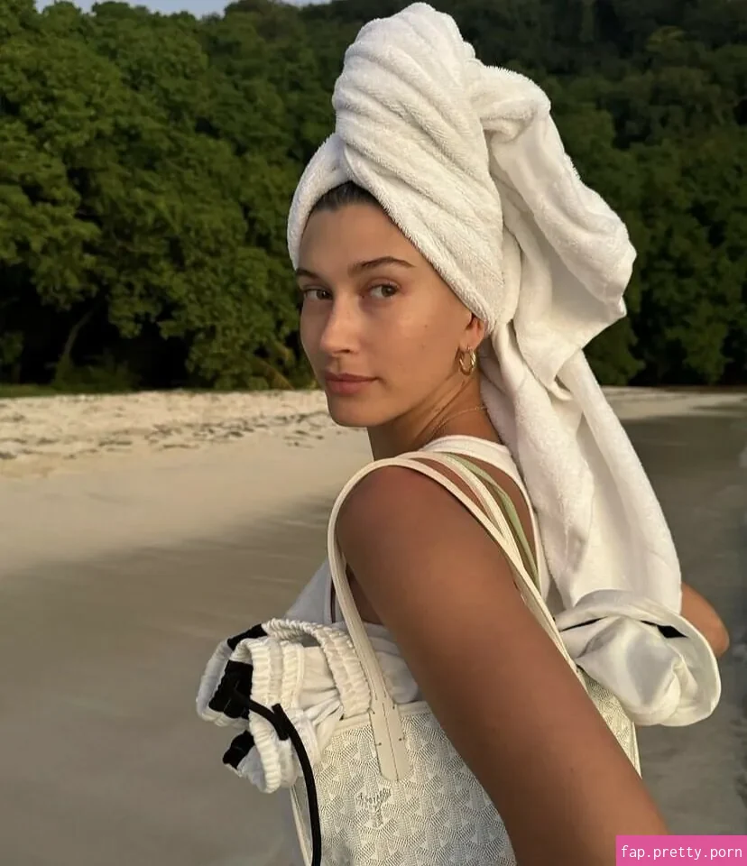 Hailey Baldwin Bieber - Photo #39