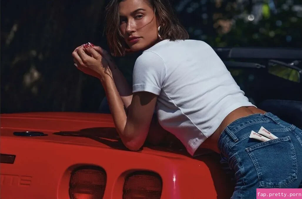 Hailey Baldwin Bieber - Photo #41