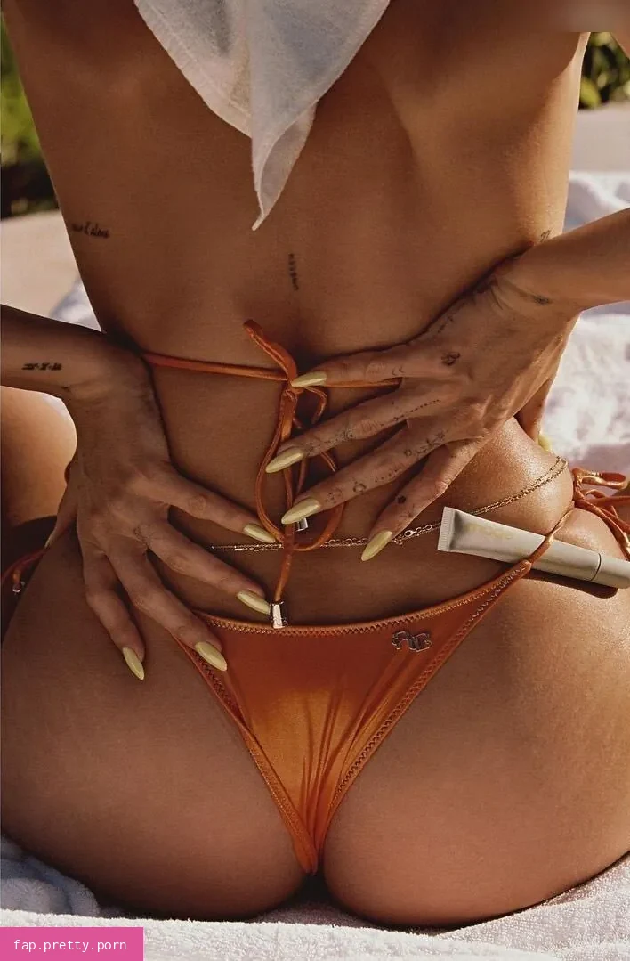 Hailey Bieber - Photo #69