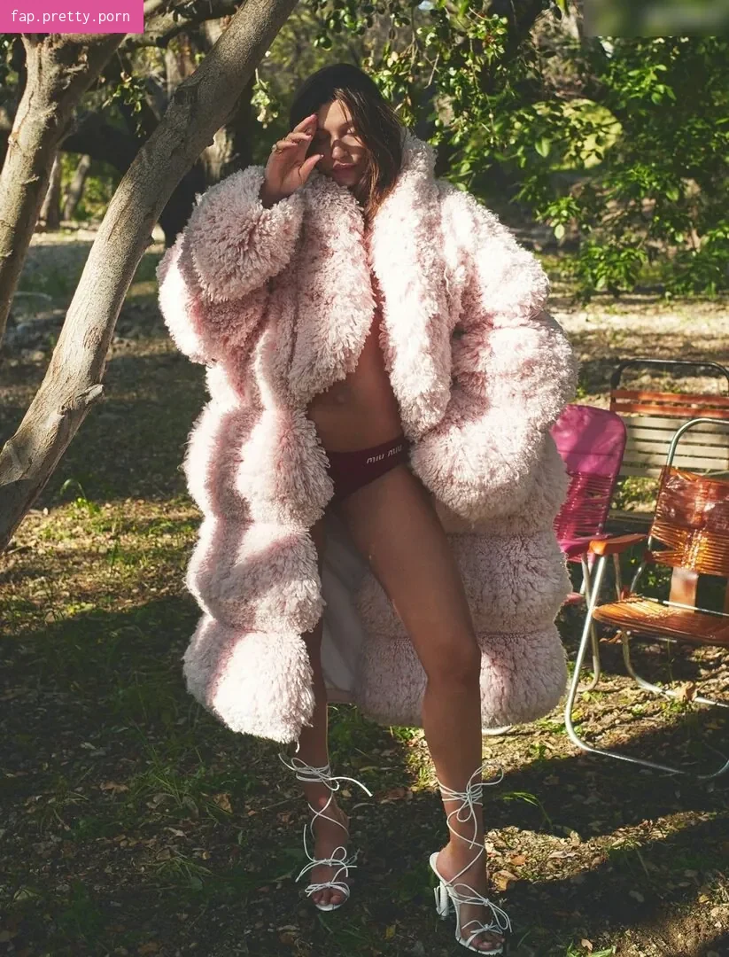 Hailey Bieber - Photo #72