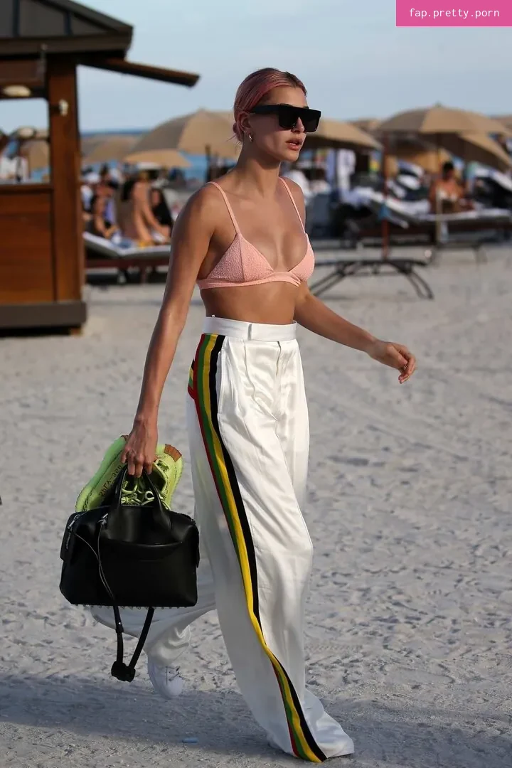 Hailey Bieber - Photo #24