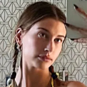 Hailey Bieber