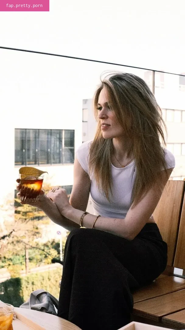 Hollie Bennett - Photo #12