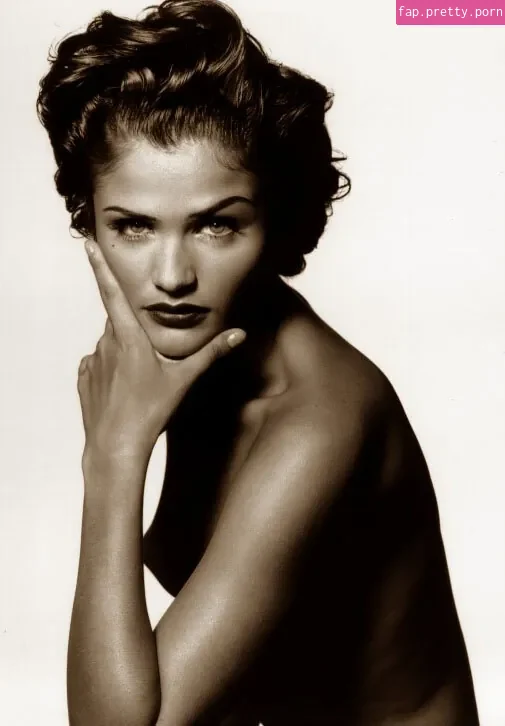 Helena Christensen - Photo #05