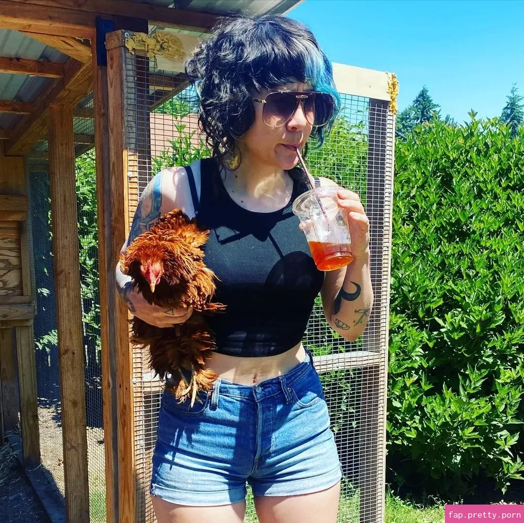 Holly Conrad - Photo #02