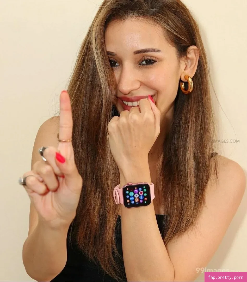 Heli Daruwala - Photo #43