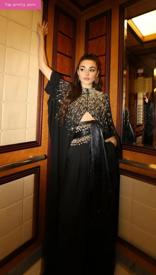 Hande Ercel - Photo #03