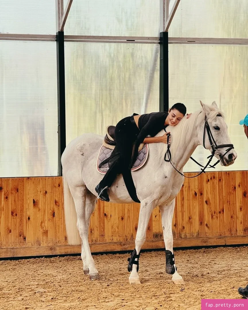 Hande Ercel - Photo #93