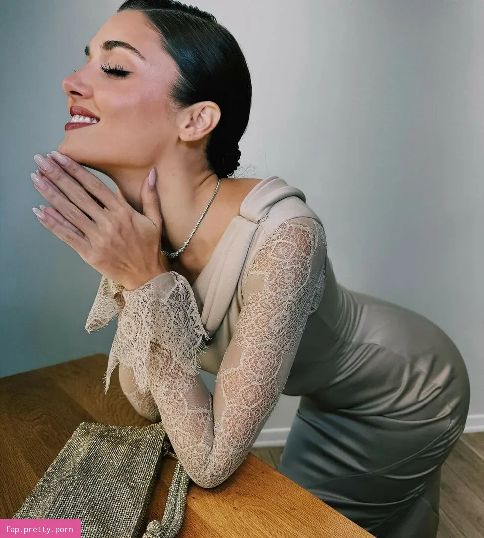 Hande Ercel - Photo #34