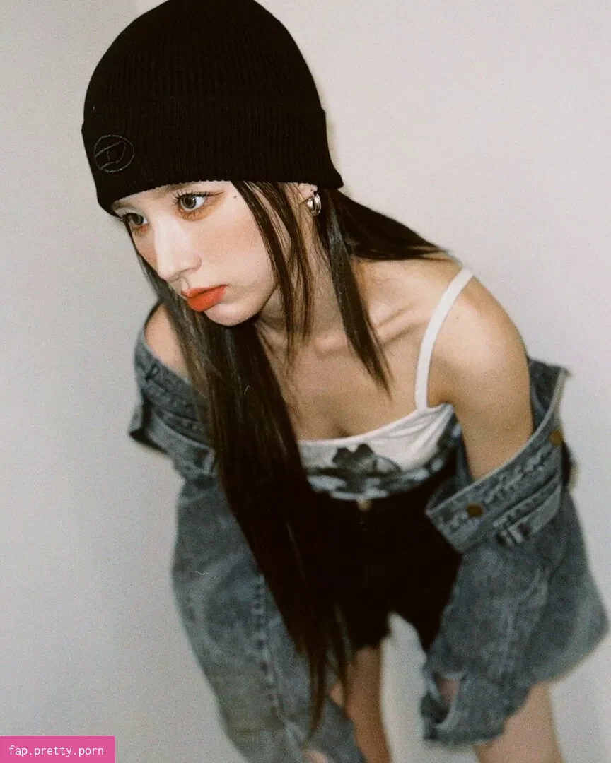 HeeJin - Photo #03