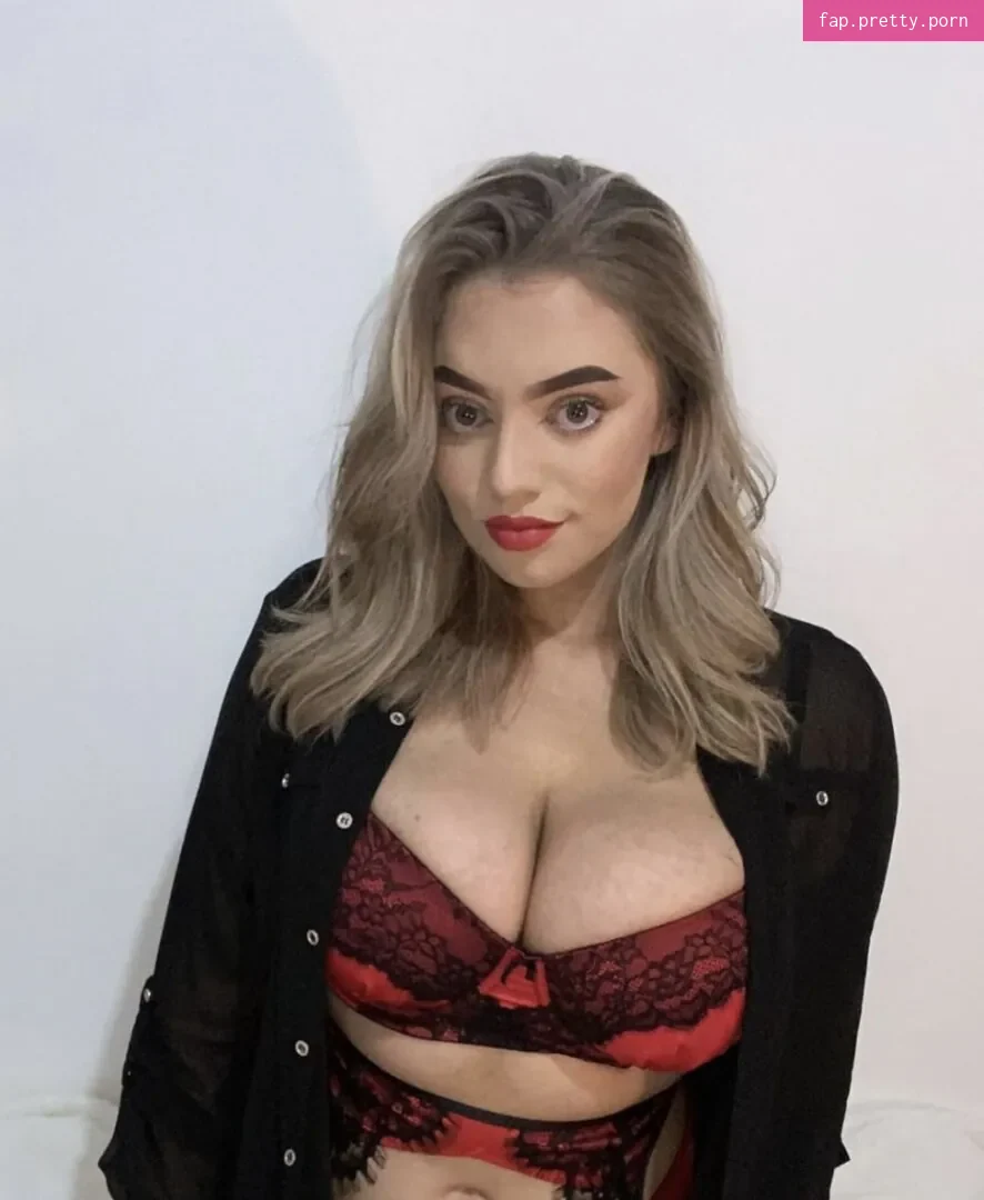Hollie H - Photo #15