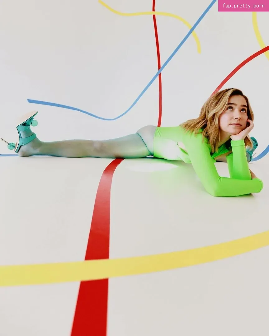 Haley Lu Richardson - Photo #13