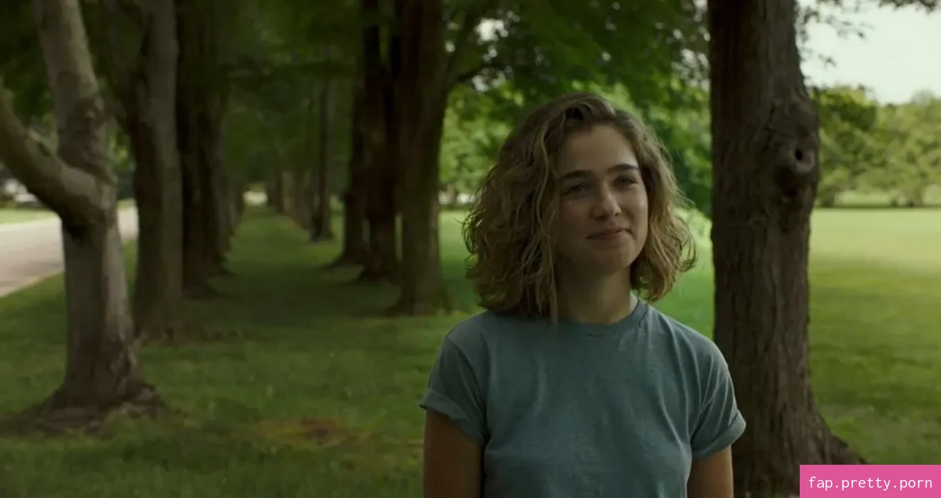 Haley Lu Richardson - Photo #11