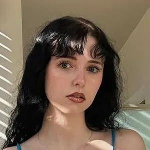 Holly Laing