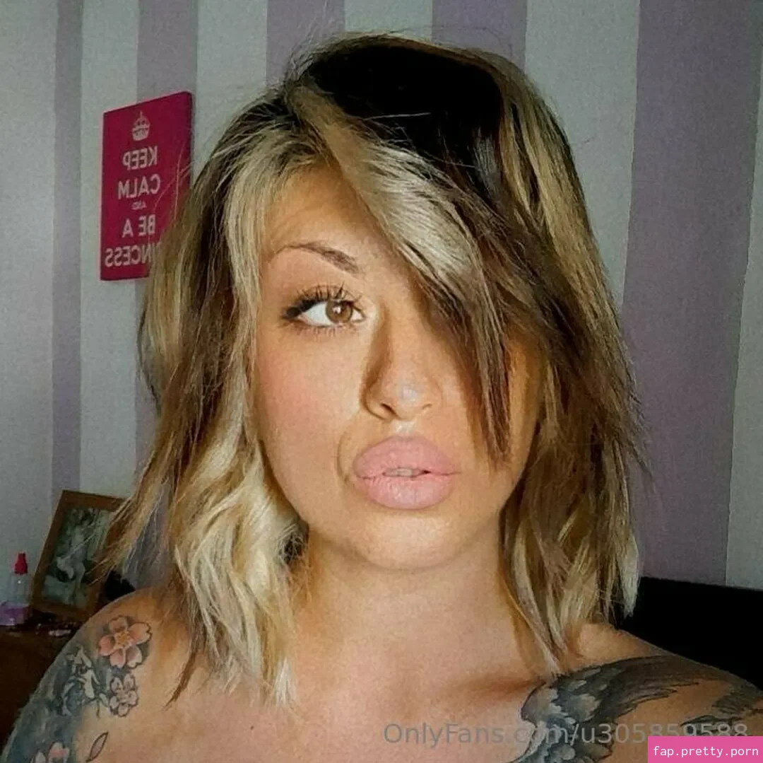 hottie_lila - Photo #01