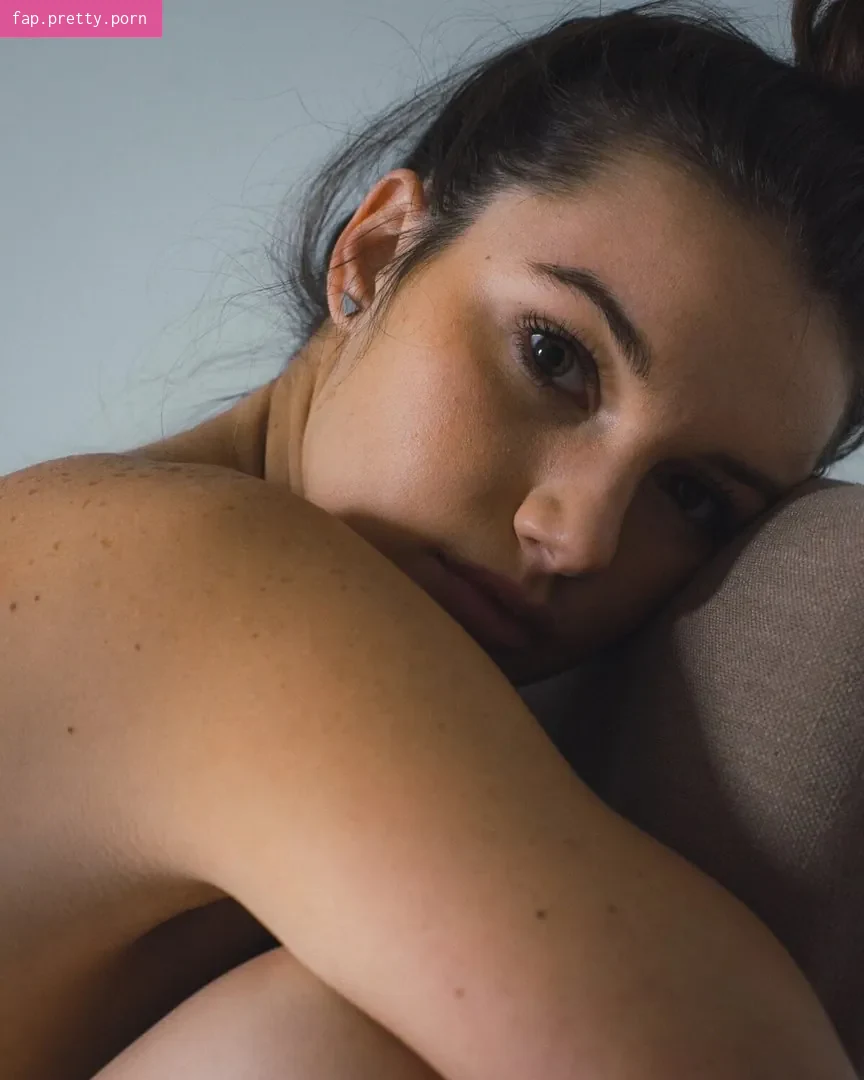 Hailey Outland - Photo #06