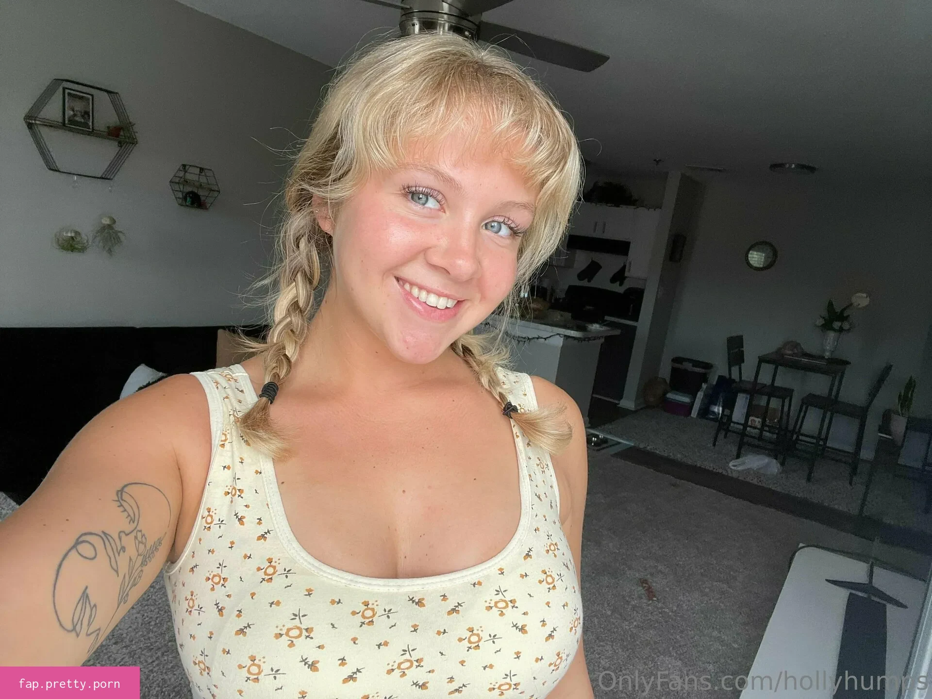 hollyhumps - Photo #52
