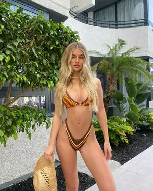 hollyjai