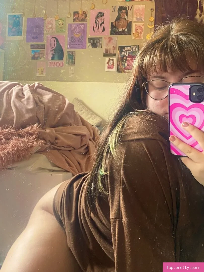 Holyhollyphoebe - Photo #06