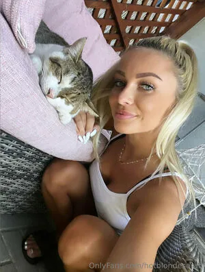 hotblondesarah