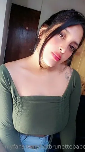 hotbrunettebabe