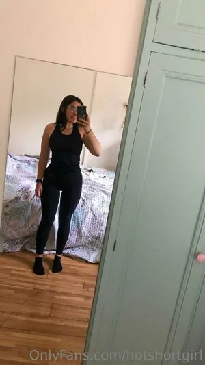 hotshortgirl