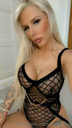 Hotwifey