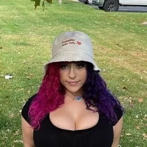 Harlee Queeni