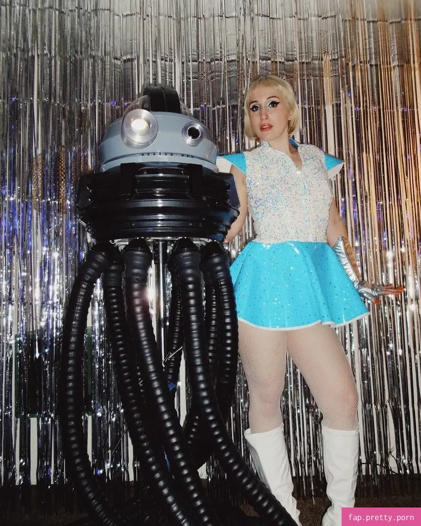 Harley Quinn Smith - Photo #18