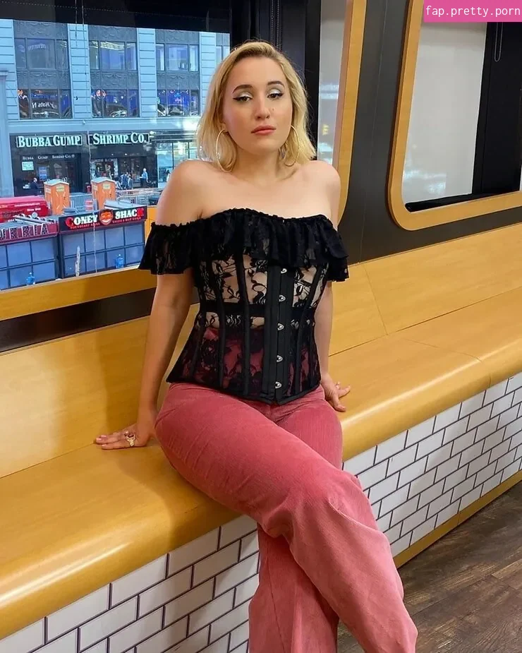 Harley Quinn Smith - Photo #29