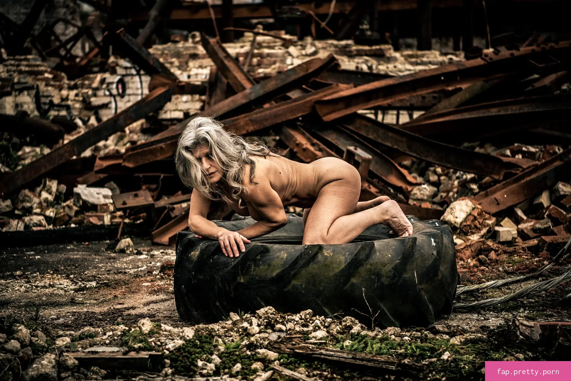 Helen Saunders - Photo #03