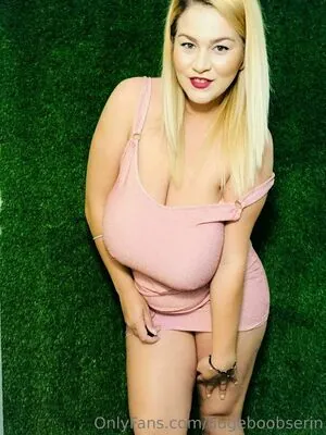 hugeboobserin