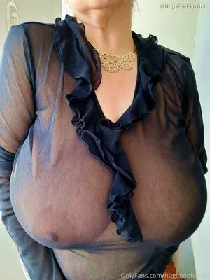 Hugeboobswife