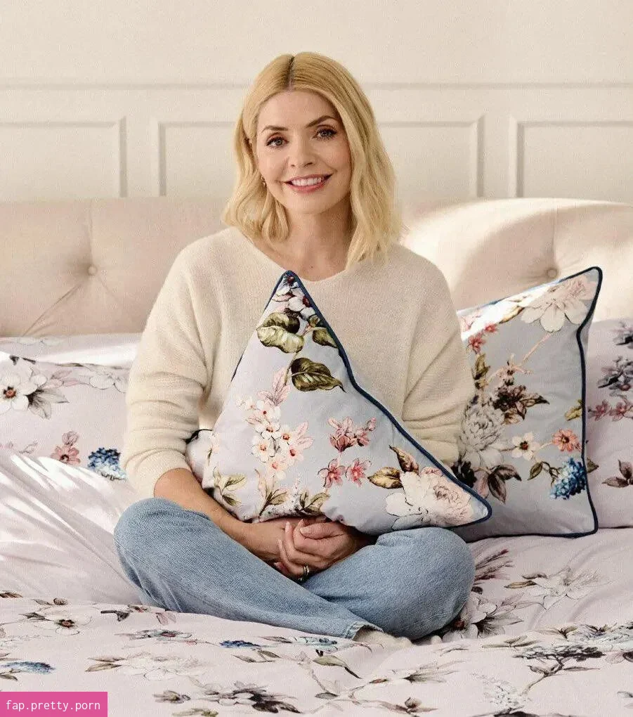 Holly Willoughby - Photo #77