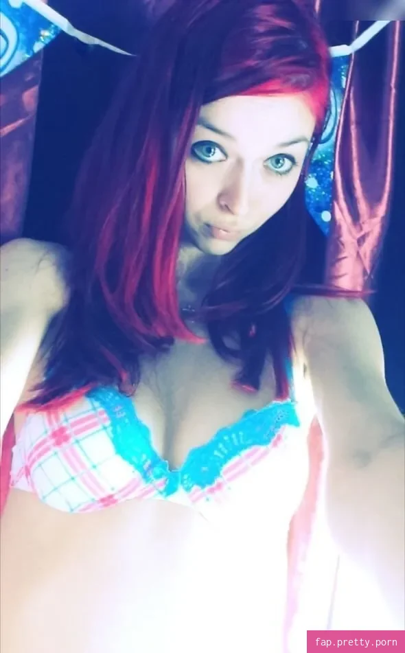 hot_wet_lilly - Photo #44