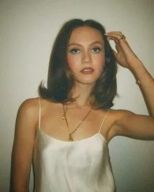 Iris Apatow