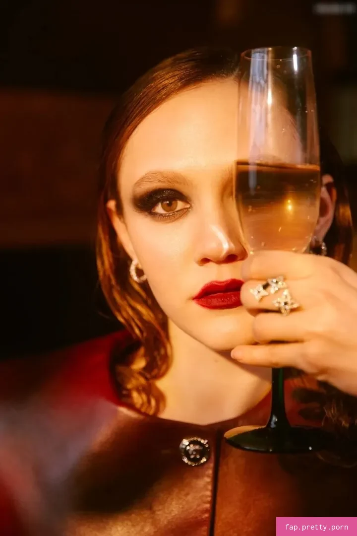 Iris Apatow - Photo #88