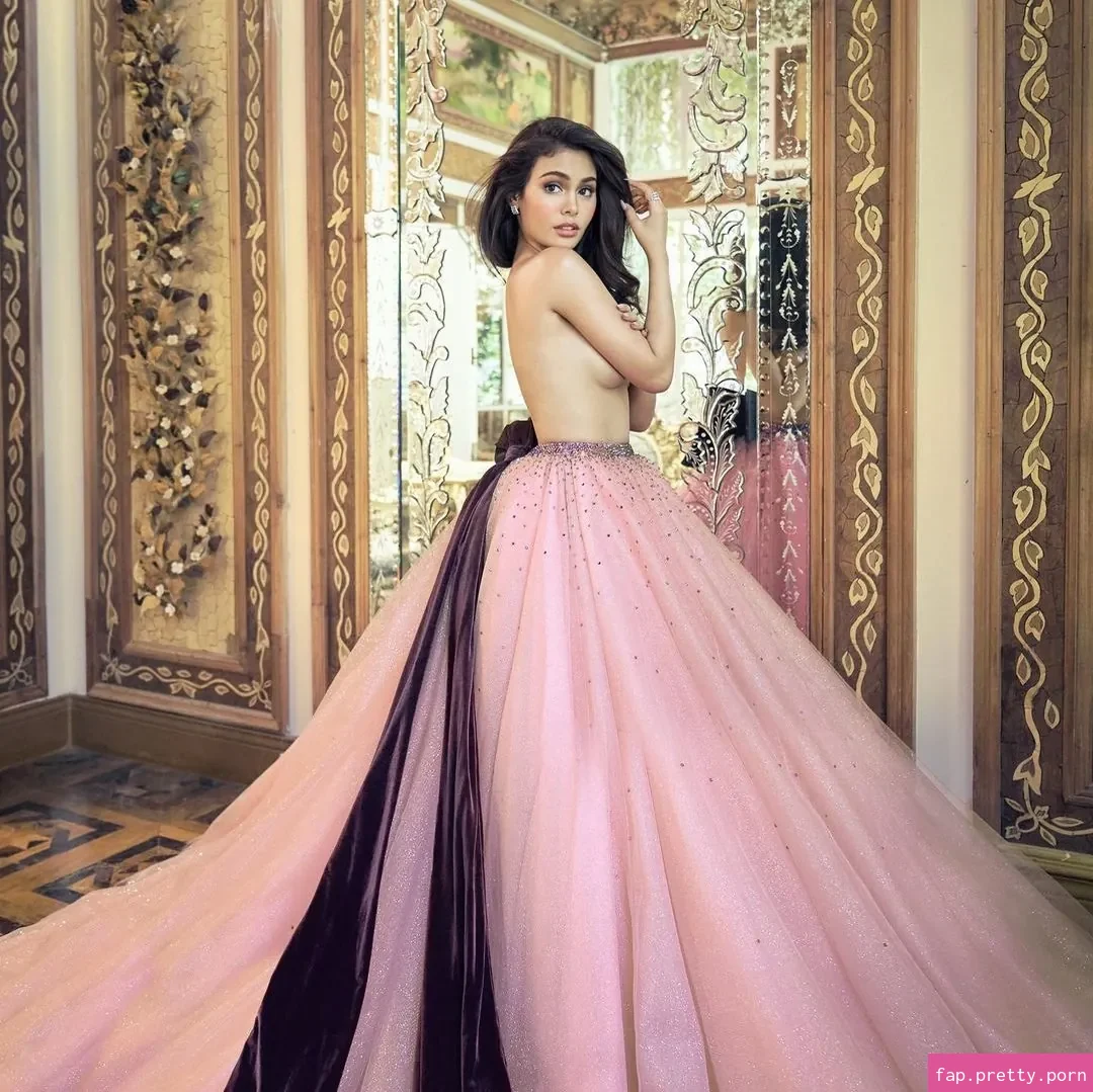 Ivana Alawi - Photo #14