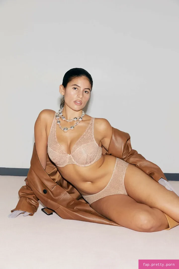 Isabella Carr - Photo #37