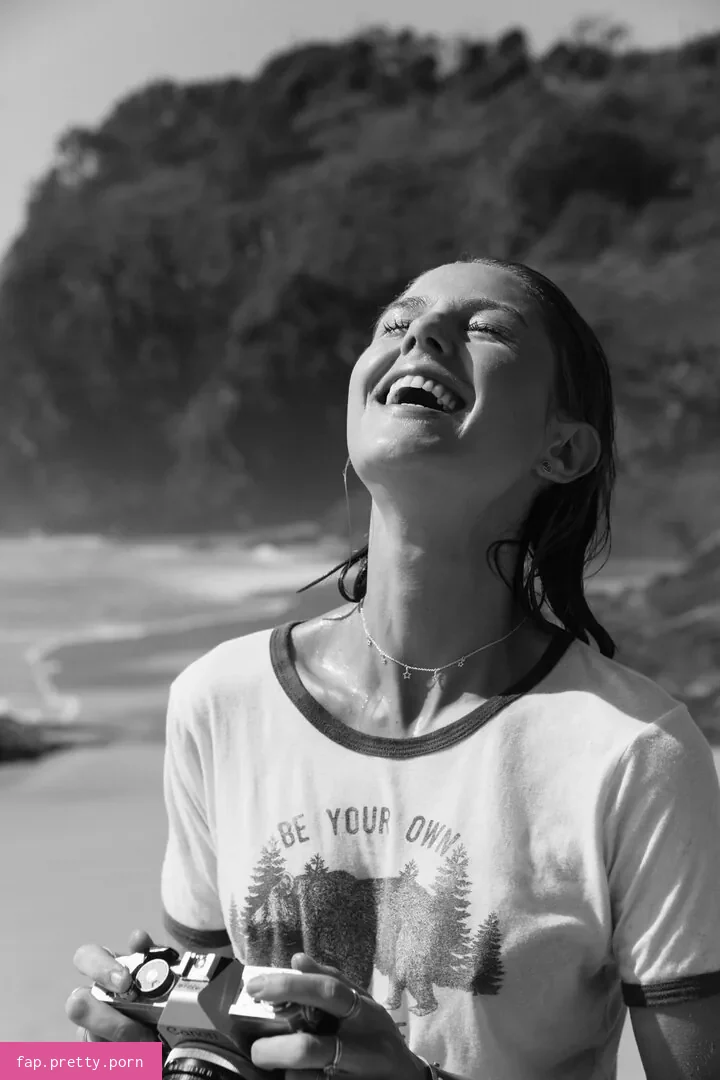 Isabelle Cornish - Photo #78
