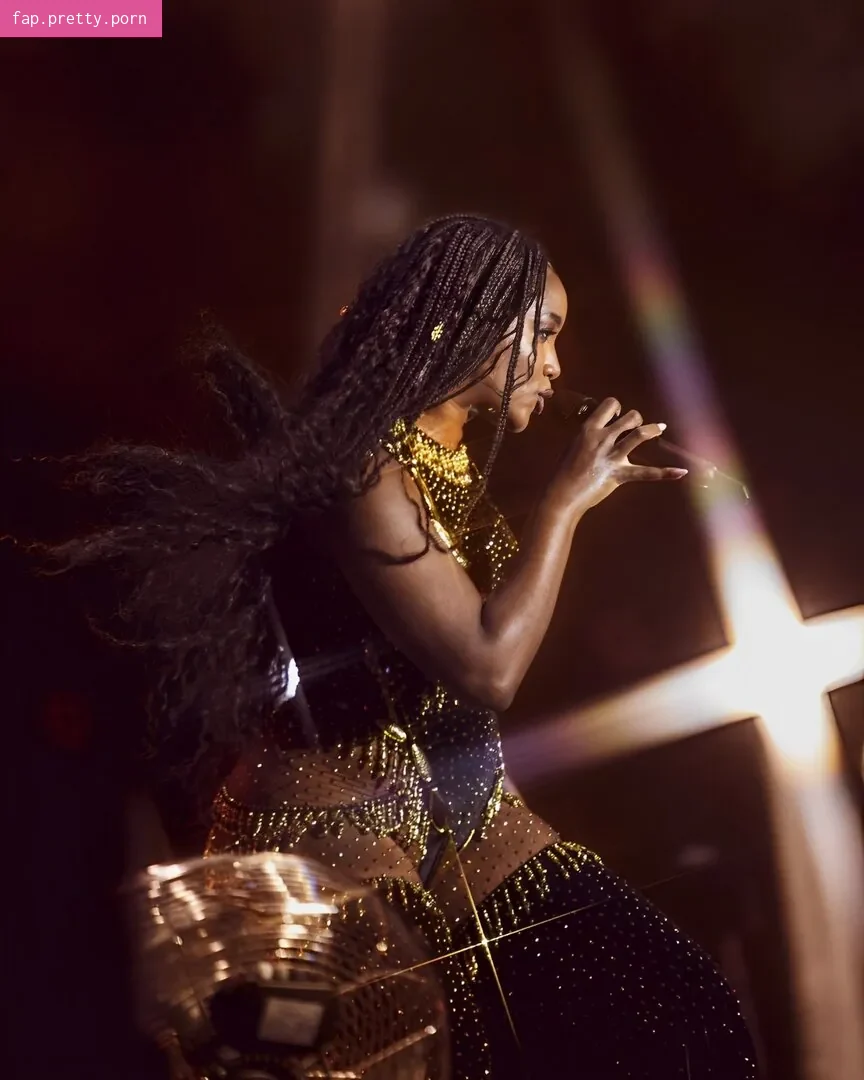 Izza Cantora - Photo #84