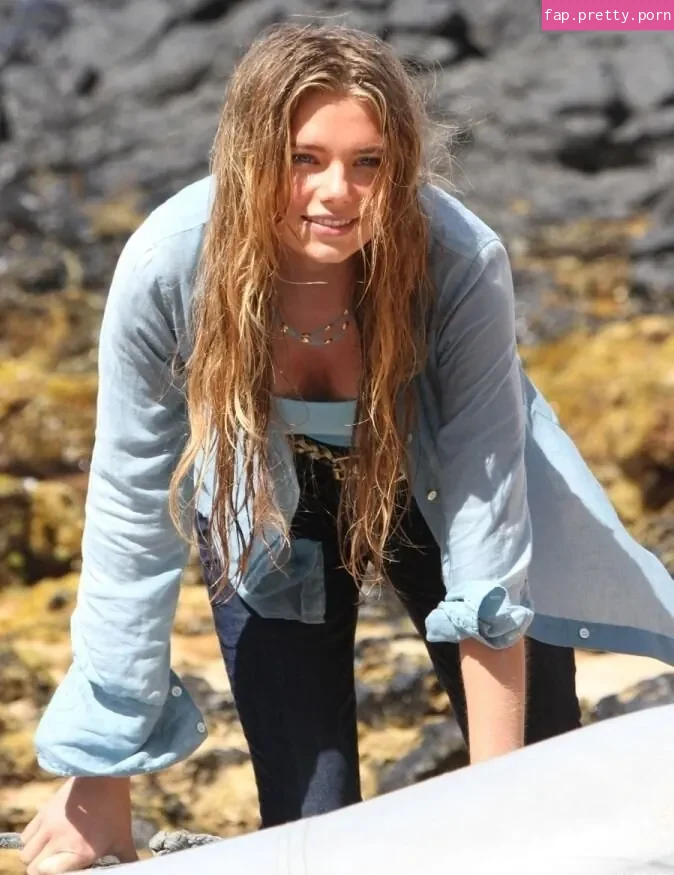 Indiana Evans - Photo #24