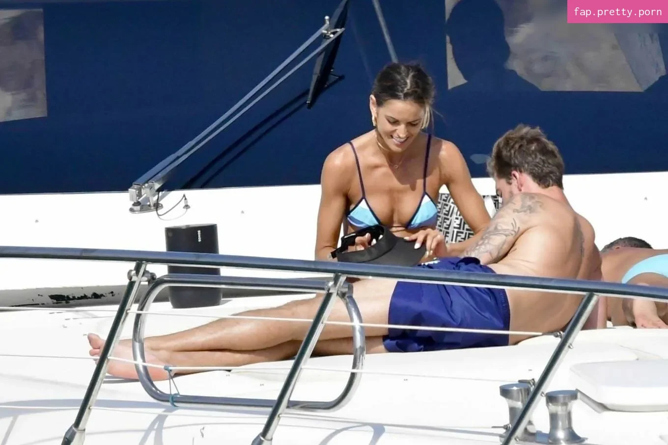 Izabel Goulart - Photo #06