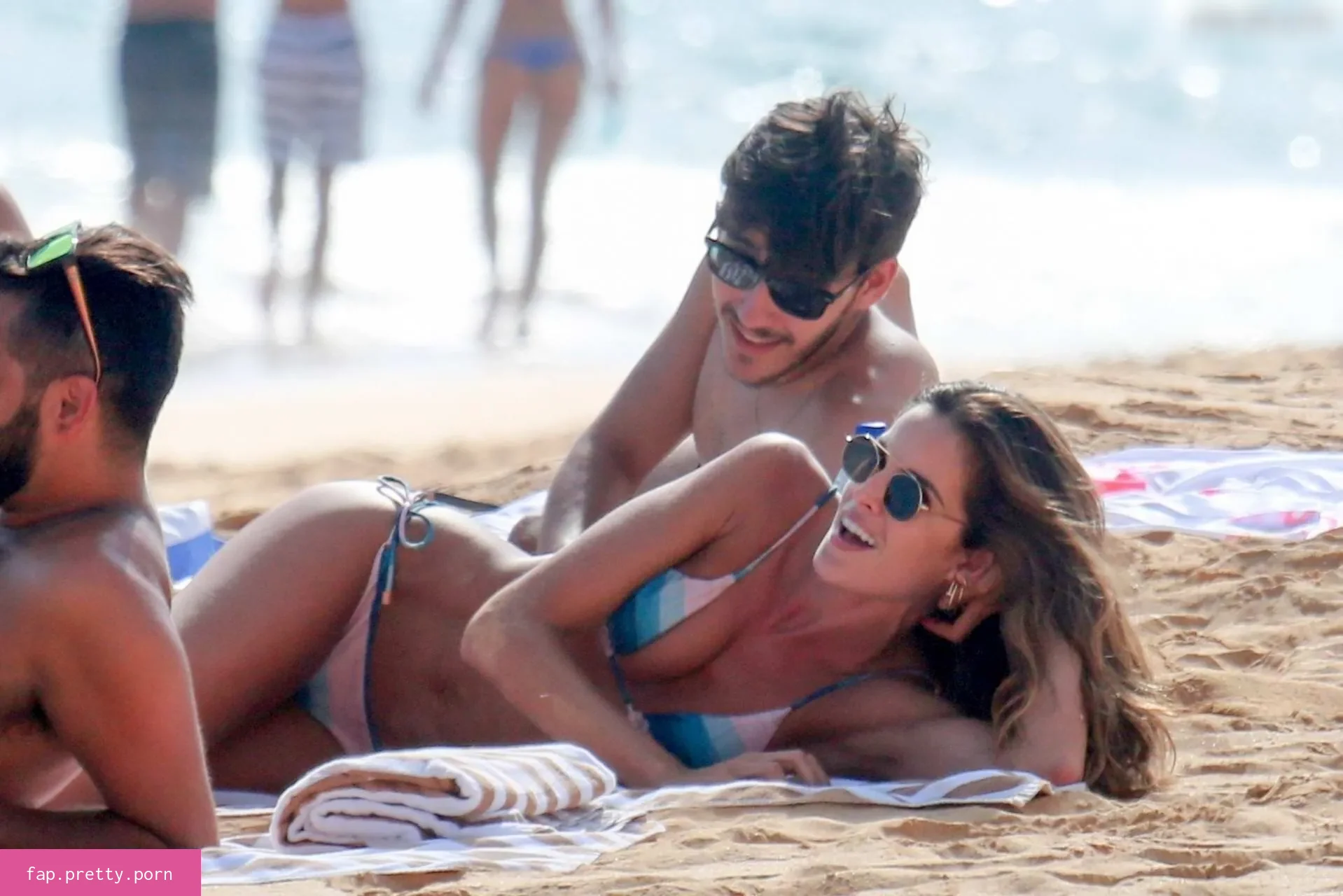 Izabel Goulart - Photo #46