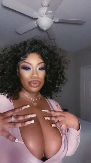 ILookLikeBaae
