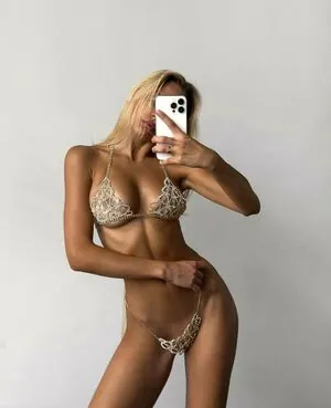 irina_moore_