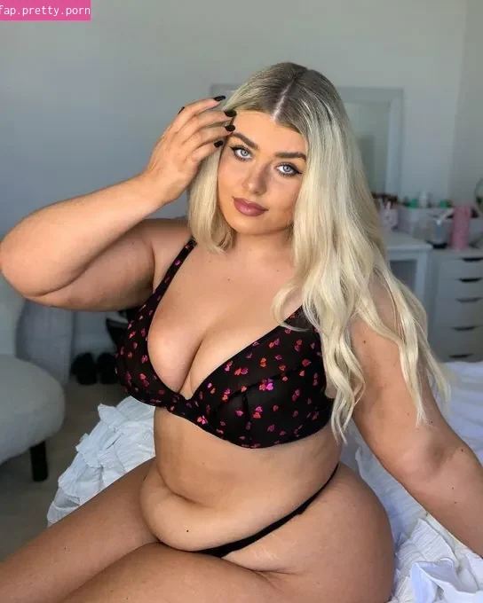 Izzy Nicholls - Photo #04