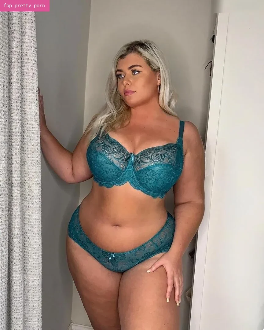 Izzy Nicholls - Photo #09