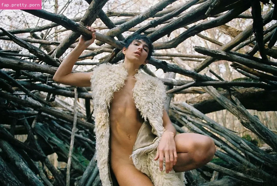 Izzi Rojas - Photo #07