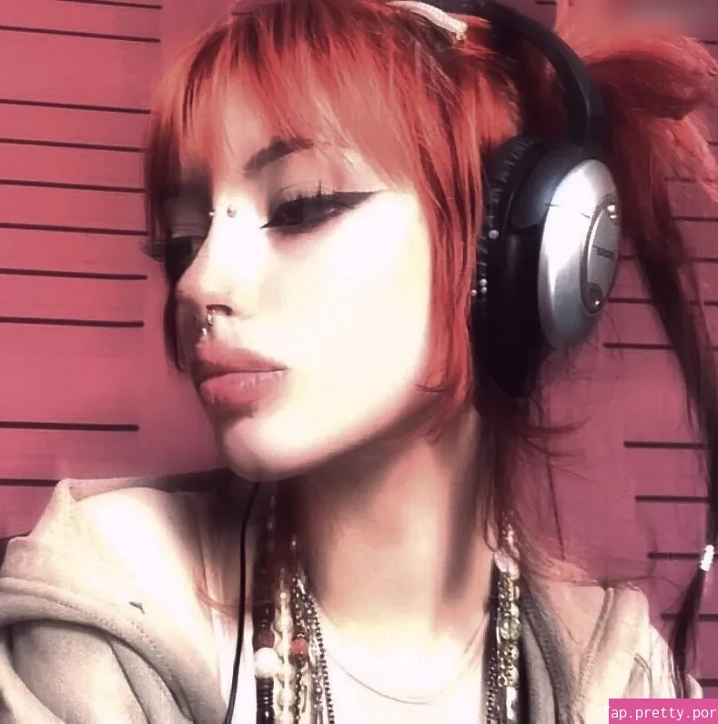 Izzy Rojo - Photo #06